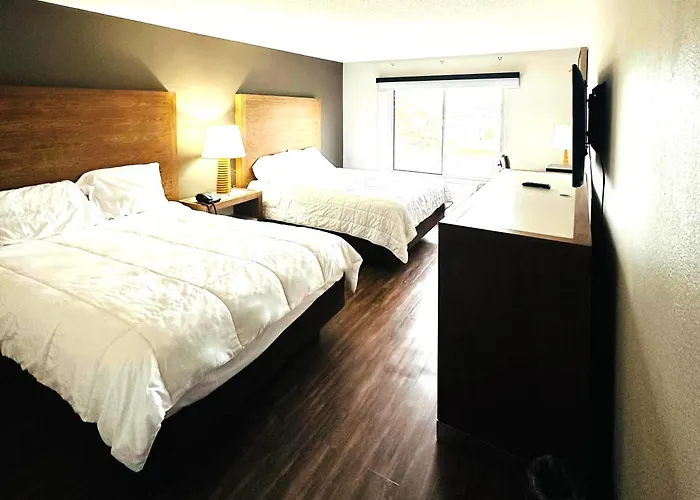 Hotel Baymont And By Wyndham / Near Osu Columbus