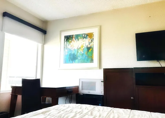 Hotel Baymont And By Wyndham / Near Osu