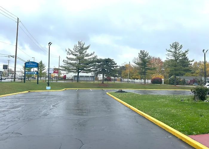 Baymont And By Wyndham / Near Osu Hotel 2*