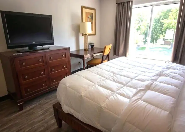Hotel Baymont And By Wyndham / Near Osu 2*
