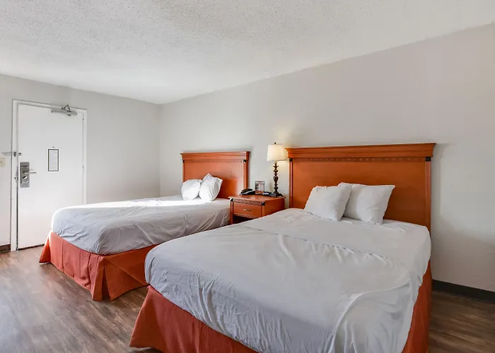 Hotel Baymont And By Wyndham / Near Osu