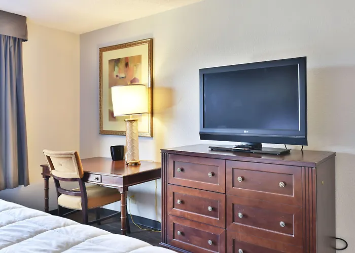 Hotel Baymont And By Wyndham / Near Osu 2*