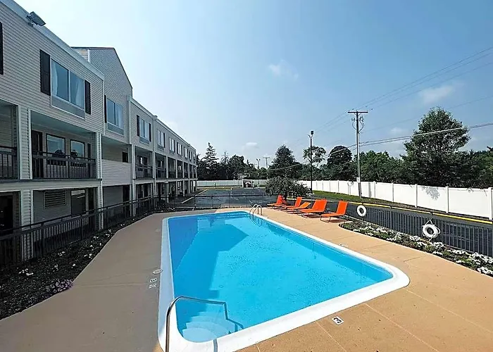 Baymont And By Wyndham / Near Osu Hotel 2*