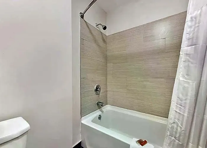 Hotel Baymont And By Wyndham / Near Osu 2*